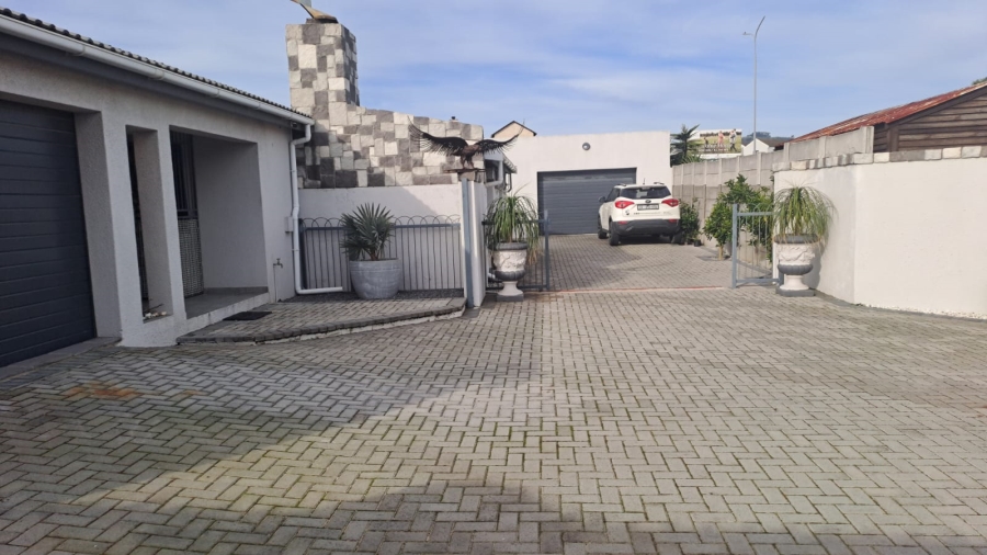 3 Bedroom Property for Sale in Loucharmante Western Cape